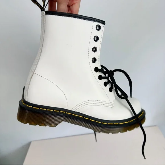 NWOT Doc Martens White Lace up 1460 Paschal leather 8-eye boot - Picture 7 of 9